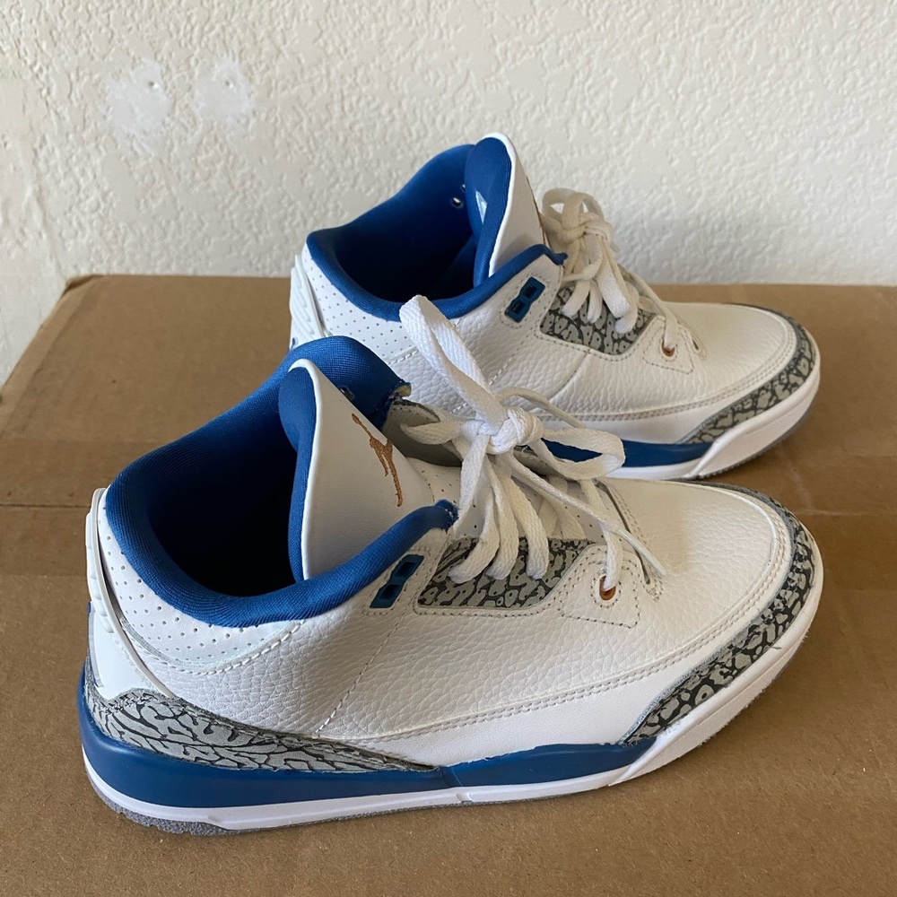 Nike White and Blue Sneakers with Cushioned Midsole